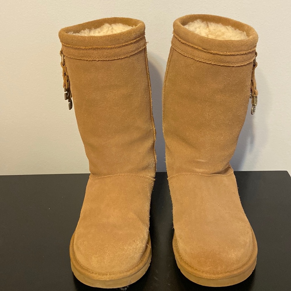 Tan Uggs Size 6